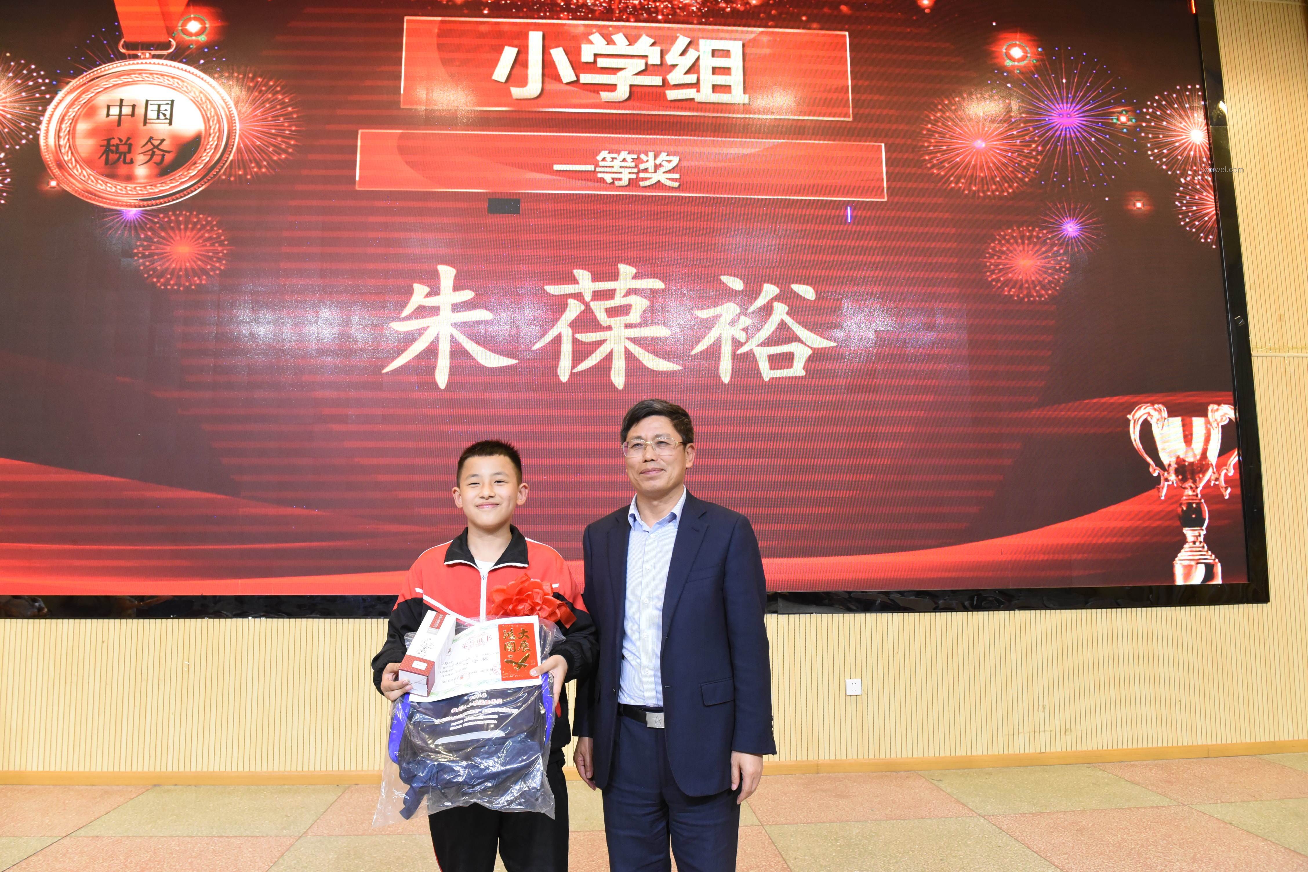 何秋亊直播间开喷粉丝事件前后对比分析